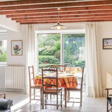 بيت للعطل Nice In La Fort With 3 Bedrooms And Wifi *