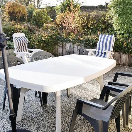 Nice In La Fort With 3 Bedrooms And Wifi بيت للعطل Cerisy-la-Foret